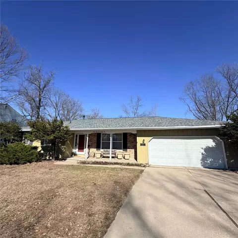 3022 Alleghany Dr NE, Cedar Rapids, IA 52402