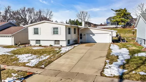 6711 Brentwood Dr NE, Cedar Rapids, IA 52402
