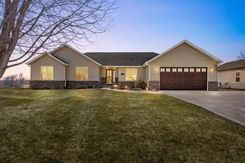 878 Daulton Dr, Tipton, IA 52772
