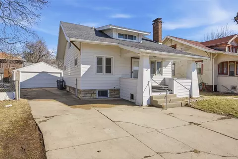 2423 1st Ave SE, Cedar Rapids, IA 52402