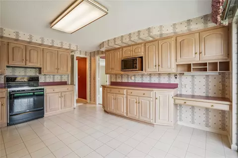 100 Thompson Dr SE #212, Cedar Rapids, IA 52403