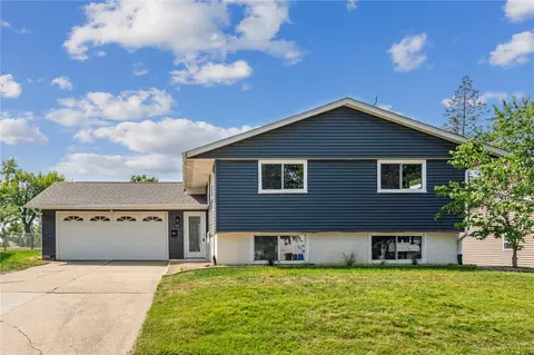 4417 Twin Pine Dr NE, Cedar Rapids, IA 52402
