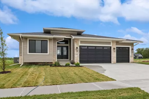 1201 Timber Trl, Solon, IA 52333