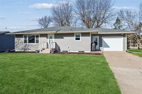 109 6th Ave, Keystone, IA 52249