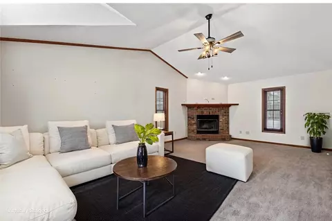 3010 Meadow Glen St, Marion, IA 52302