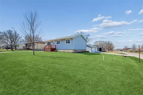 201 Oak Ave, Urbana, IA 52345