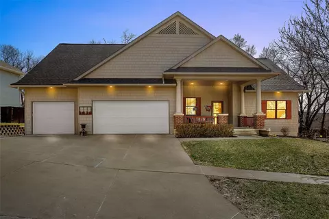 3036 Old Orchard Rd NE, Cedar Rapids, IA 52402