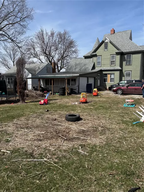 Exterior - 212 E 9th St, Vinton, IA 52349 photo 3 of 3