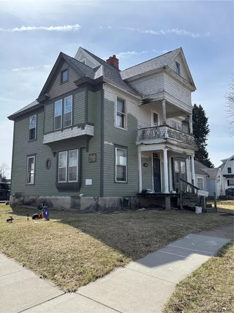 Exterior - 212 E 9th St, Vinton, IA 52349 photo 2 of 3