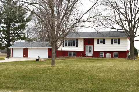 2276 57th Street Trl, Vinton, IA 52349