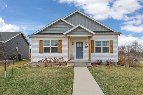 417 Ashton Dr NE, Mount Vernon, IA 52314