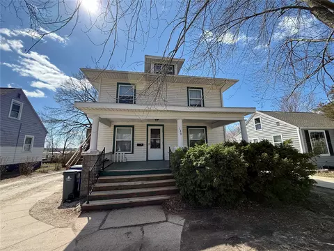 139 32nd St NE, Cedar Rapids, IA 52402