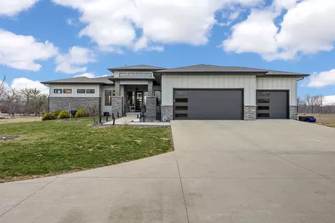 Exterior - 7505 Blairs Ferry Rd, Cedar Rapids, IA 52411 photo 2 of 7