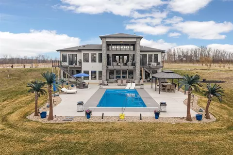 Exterior - 7505 Blairs Ferry Rd, Cedar Rapids, IA 52411 photo 1 of 7
