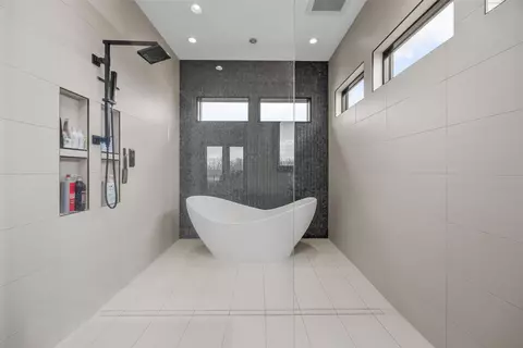 Bath - 7505 Blairs Ferry Rd, Cedar Rapids, IA 52411 photo 2 of 5