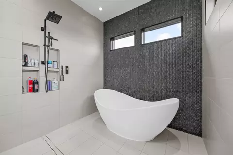 Bath - 7505 Blairs Ferry Rd, Cedar Rapids, IA 52411 photo 3 of 5