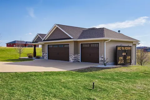 116 Wood Ridge Rd, Anamosa, IA 52205