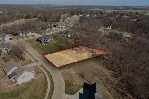 3025 Forrest Meadow Ln, Hiawatha, IA 52233