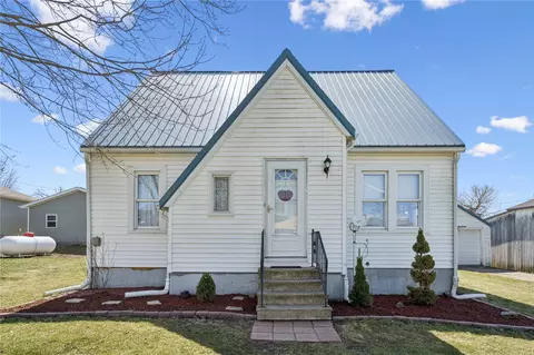 2140 Norwood St, Reinbeck, IA 50669
