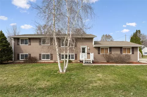 601 E 11th St, Vinton, IA 52349