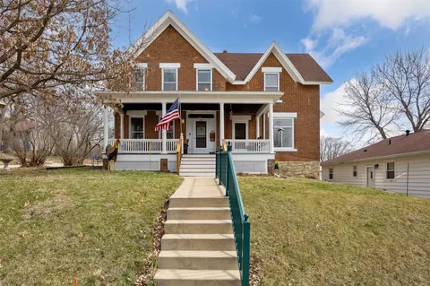 207 N Davis St, Anamosa, IA 52205