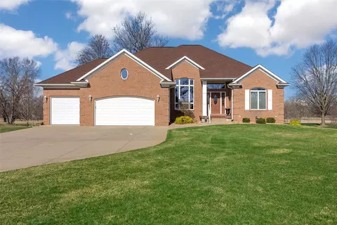 4320 Lucore Rd, Marion, IA 52302