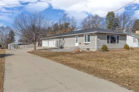 205 N 9th Ave, Vinton, IA 52349