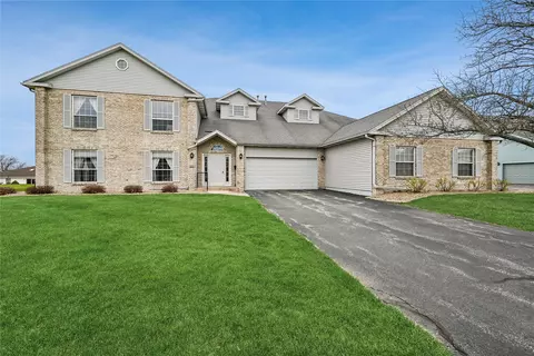 3225 Willowridge Rd #D, Marion, IA 52302