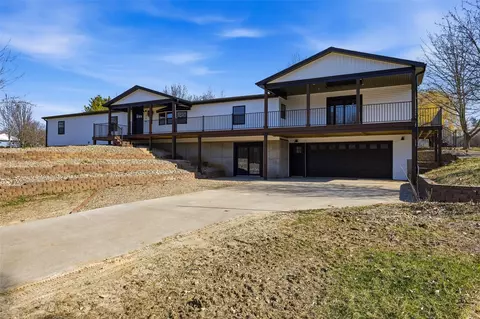 714 Regal Ridge Ct, Lisbon, IA 52253