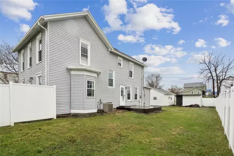 Exterior - 516 E 4th St, Vinton, IA 52349 photo 9 of 10