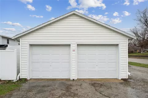 Exterior - 516 E 4th St, Vinton, IA 52349 photo 3 of 10
