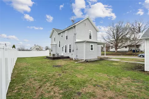 Exterior - 516 E 4th St, Vinton, IA 52349 photo 8 of 10