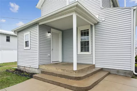 Exterior - 516 E 4th St, Vinton, IA 52349 photo 2 of 10