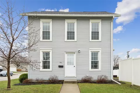 516 E 4th St, Vinton, IA 52349