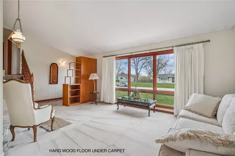 1007 Raney St, Hiawatha, IA 52233