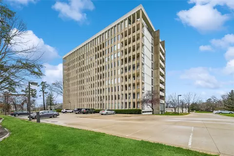 2222 1st Ave NE #108, Cedar Rapids, IA 52402