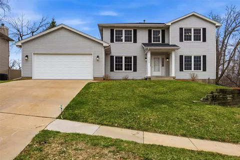 3905 Riverside Dr NE, Cedar Rapids, IA 52402