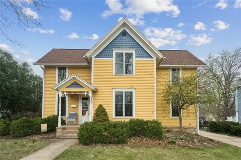 313 3rd Ave NW, Mount Vernon, IA 52314