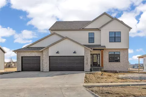 2048 20th St NW, Cedar Rapids, IA 52405