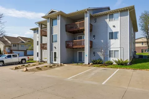 140 Shannon Dr #6, North Liberty, IA 52317