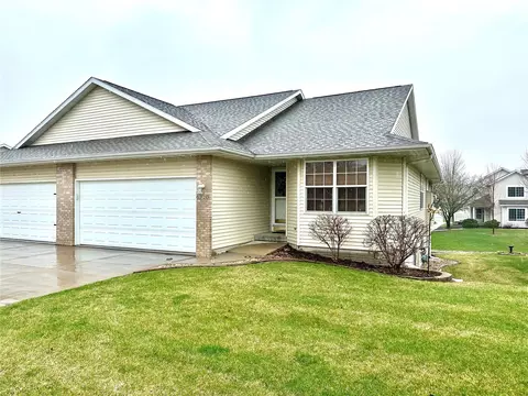 6720 Waterview Dr SW, Cedar Rapids, IA 52404