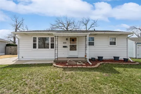 3235 Dairydale Ct SE, Cedar Rapids, IA 52403