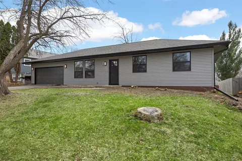 1505 Cottonwood Ln NE, Cedar Rapids, IA 52402