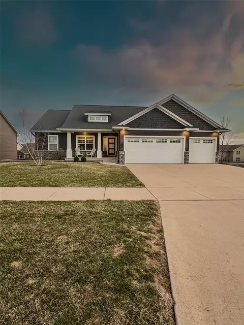 827 Shelby Dr, Tiffin, IA 52340