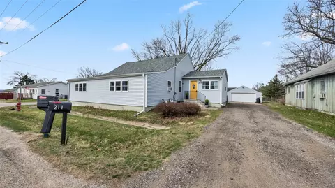 211 Brush Ave, Urbana, IA 52345