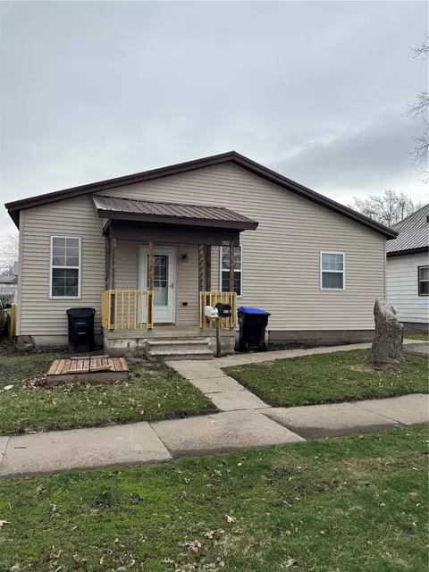 907 6th Ave, Belle Plaine, IA 52208