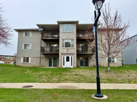 203 5th St #4, Coralville, IA 52241