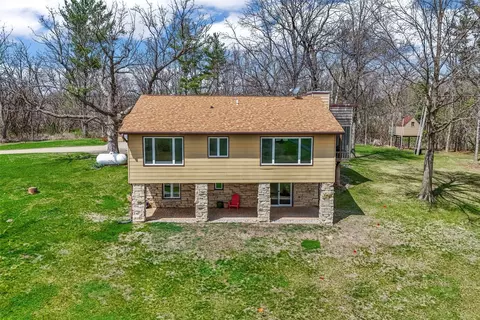 130 Joseph Ln SE, Mount Vernon, IA 52314