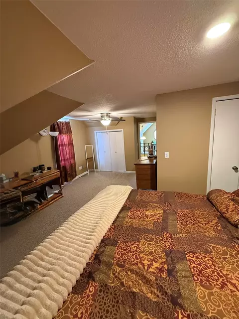 Bedroom - 614 E 4th St, Vinton, IA 52349 photo 6 of 12