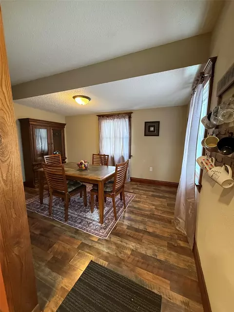 Dining - 614 E 4th St, Vinton, IA 52349 photo 1 of 3